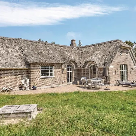 Casa vacanze Stunning In W/ Sauna And 4 Bedrooms *